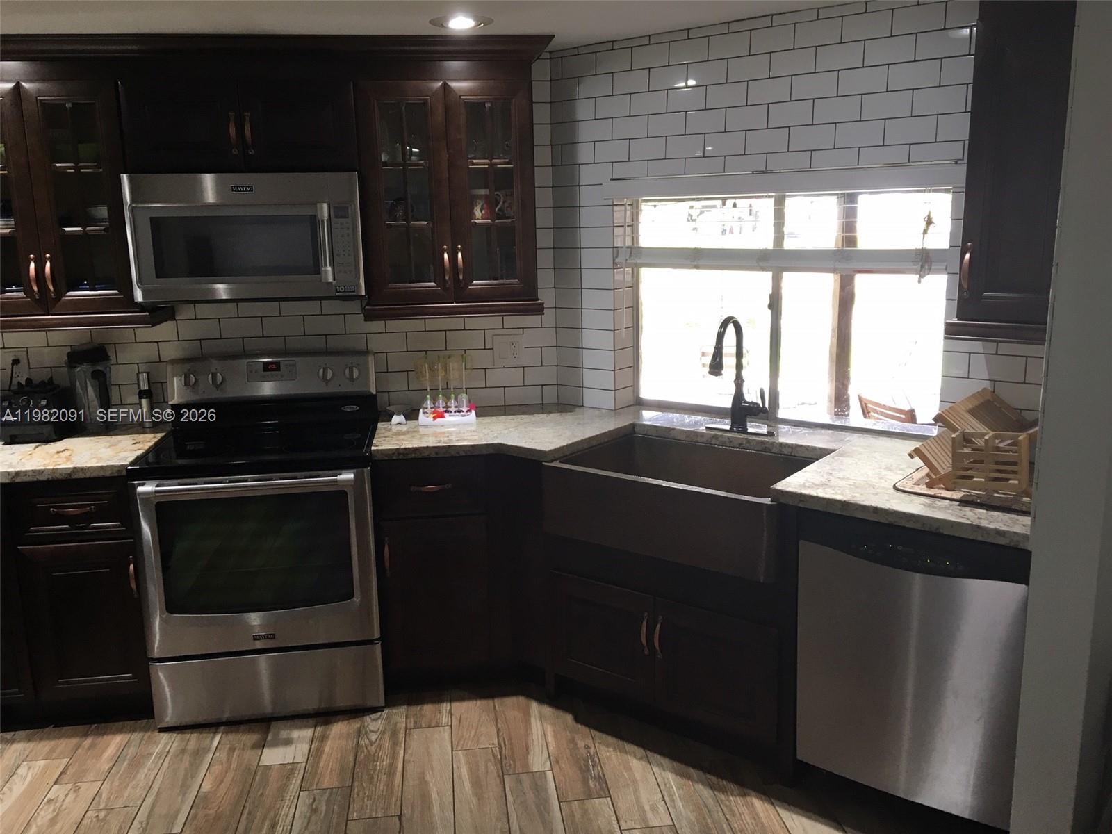 ROLLING HILLS LAKE ESTATE - Residential Lease