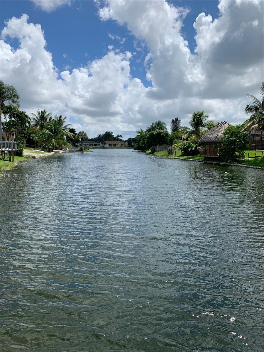 ROLLING HILLS LAKE ESTATE - Residential Lease