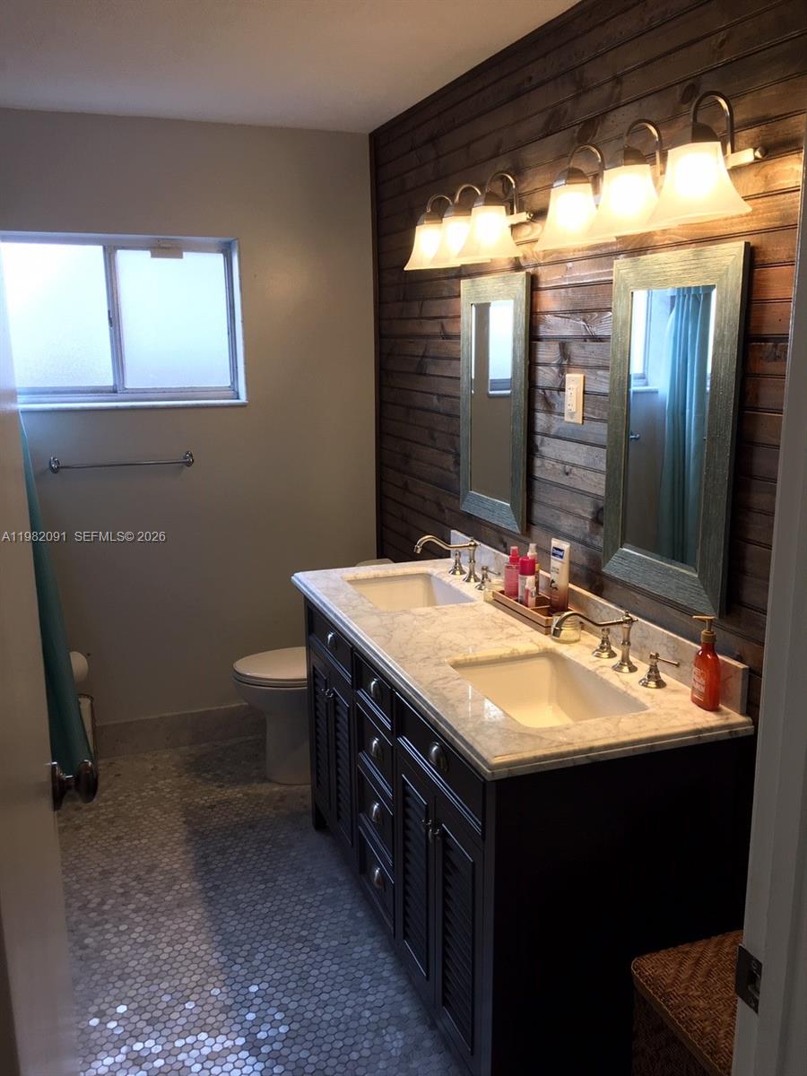 ROLLING HILLS LAKE ESTATE - Residential Lease