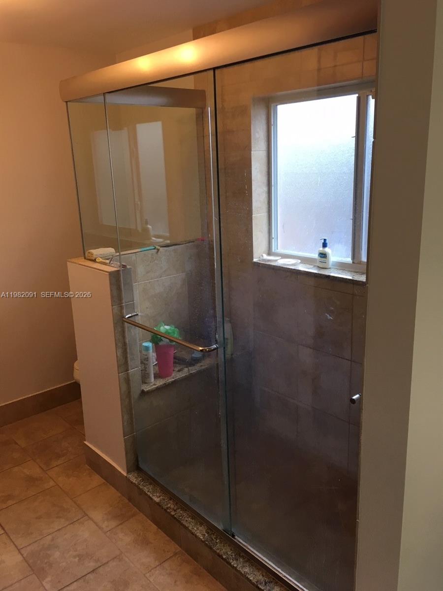 ROLLING HILLS LAKE ESTATE - Residential Lease