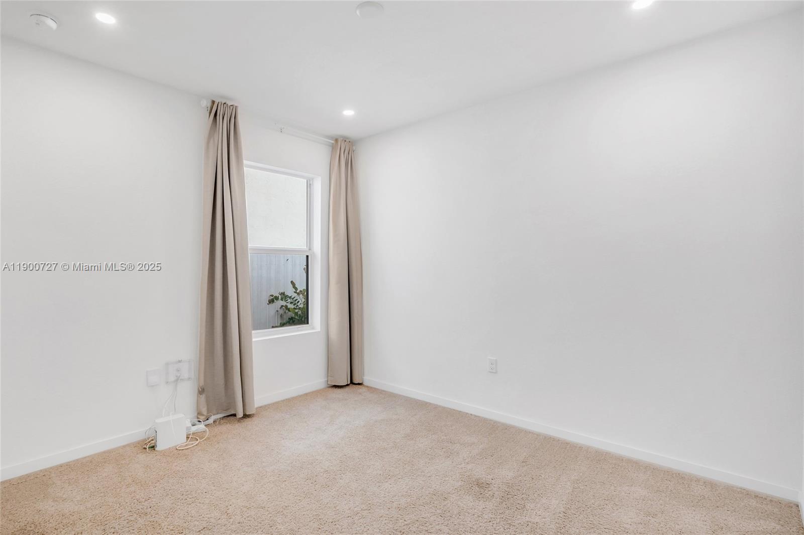 ROYAL HOMES WEST - Residential Lease