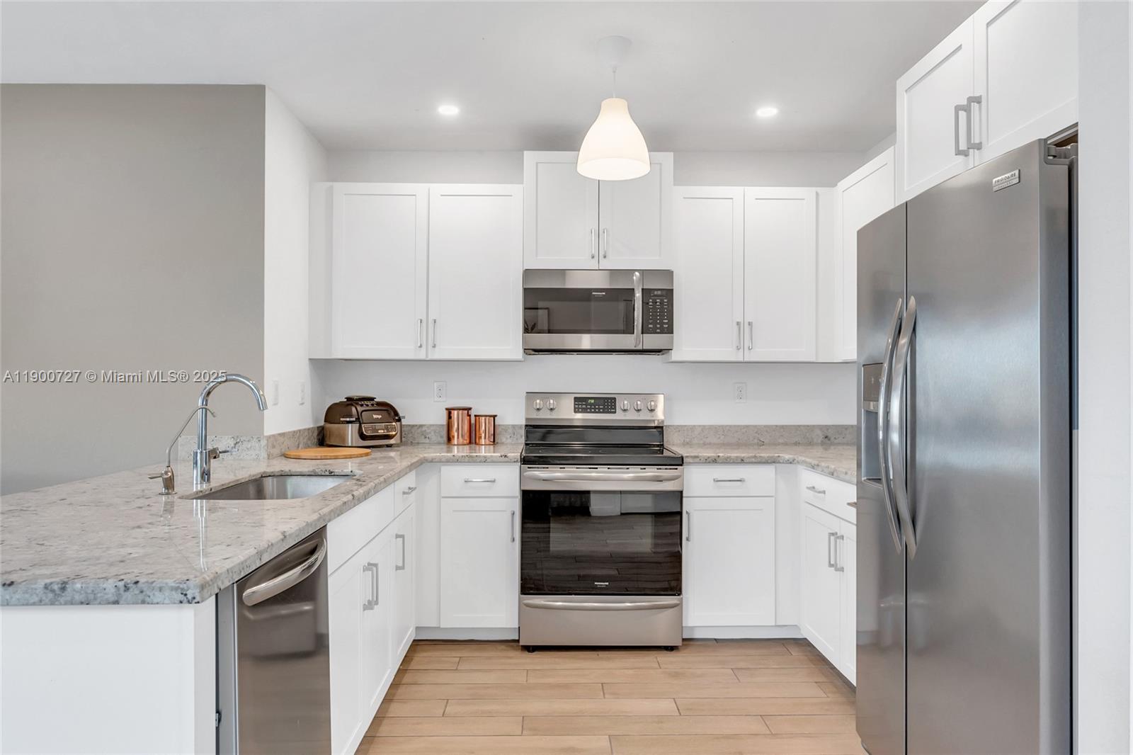 ROYAL HOMES WEST - Residential Lease