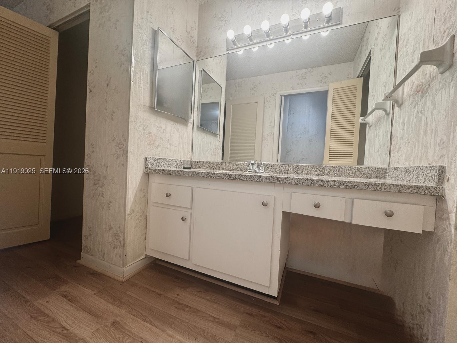 HALLMARK OF HOLLYWOOD CON - Residential