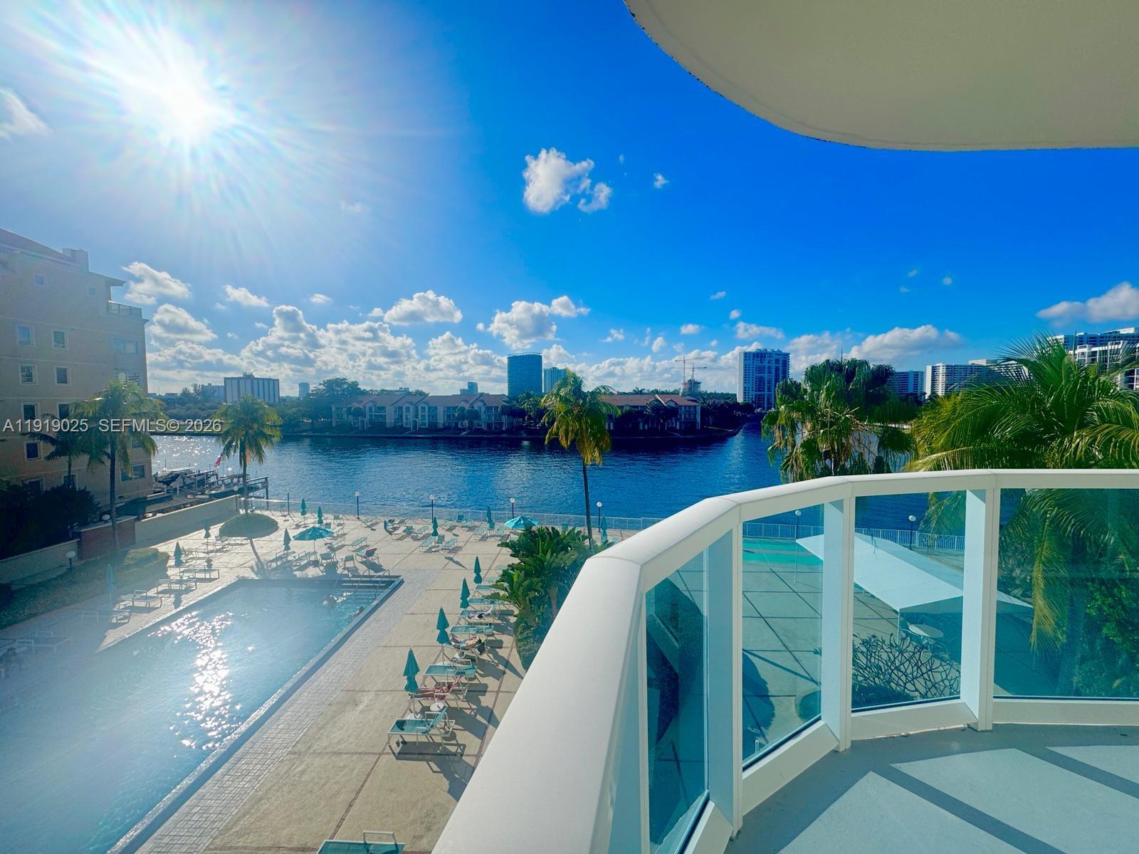 HALLMARK OF HOLLYWOOD CON - Residential