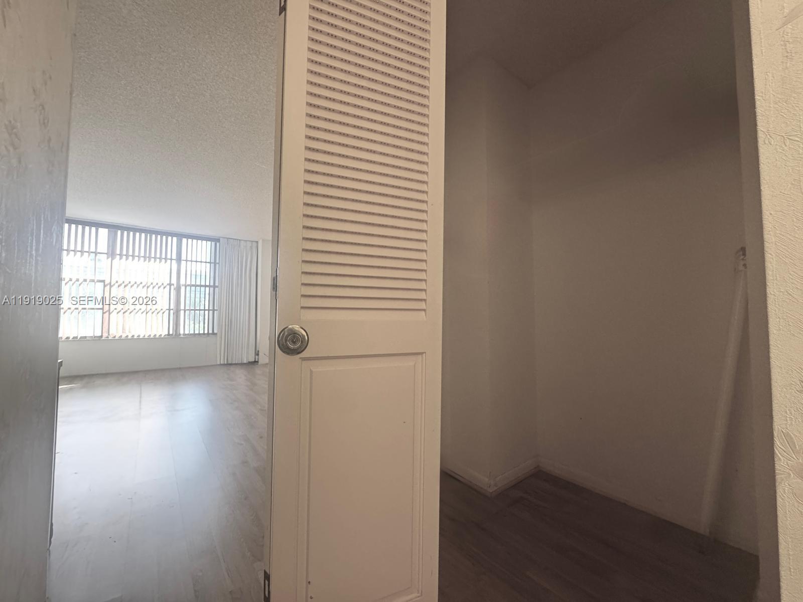 HALLMARK OF HOLLYWOOD CON - Residential