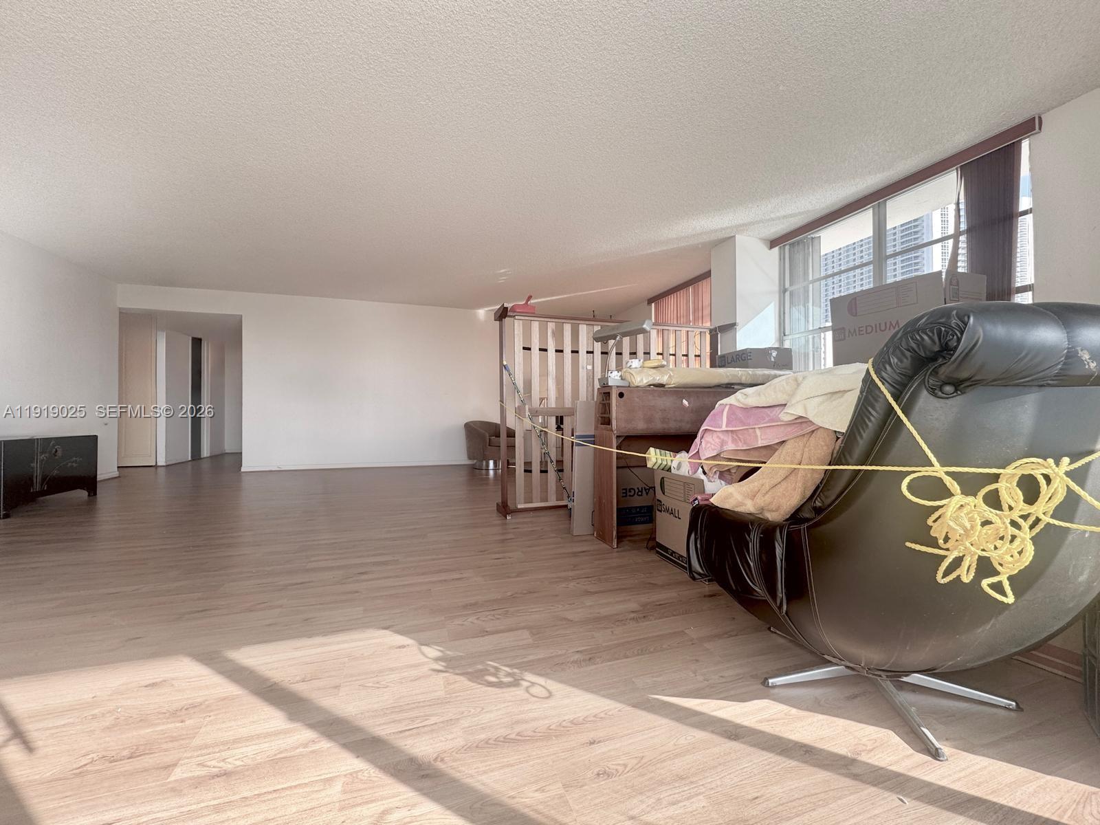 HALLMARK OF HOLLYWOOD CON - Residential