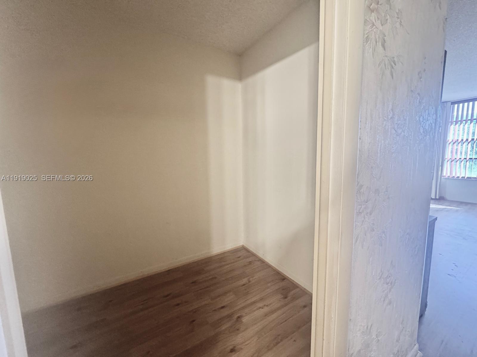 HALLMARK OF HOLLYWOOD CON - Residential