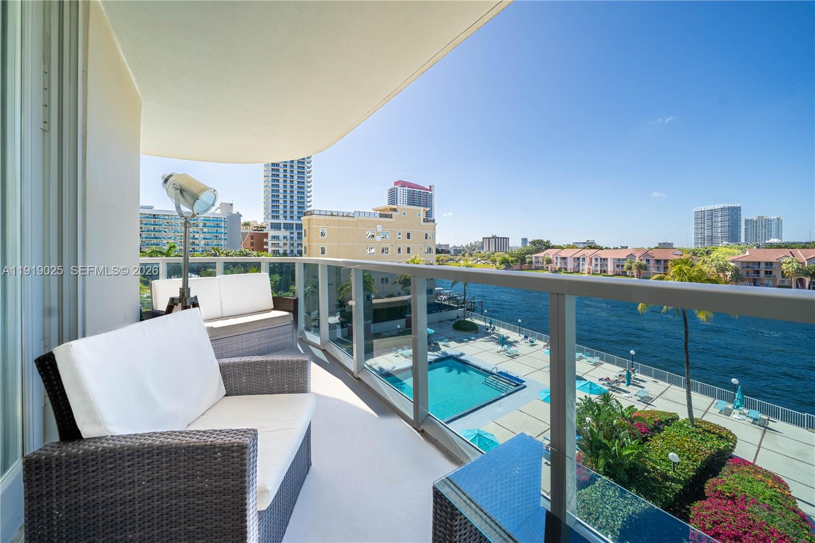 HALLMARK OF HOLLYWOOD CON - Residential