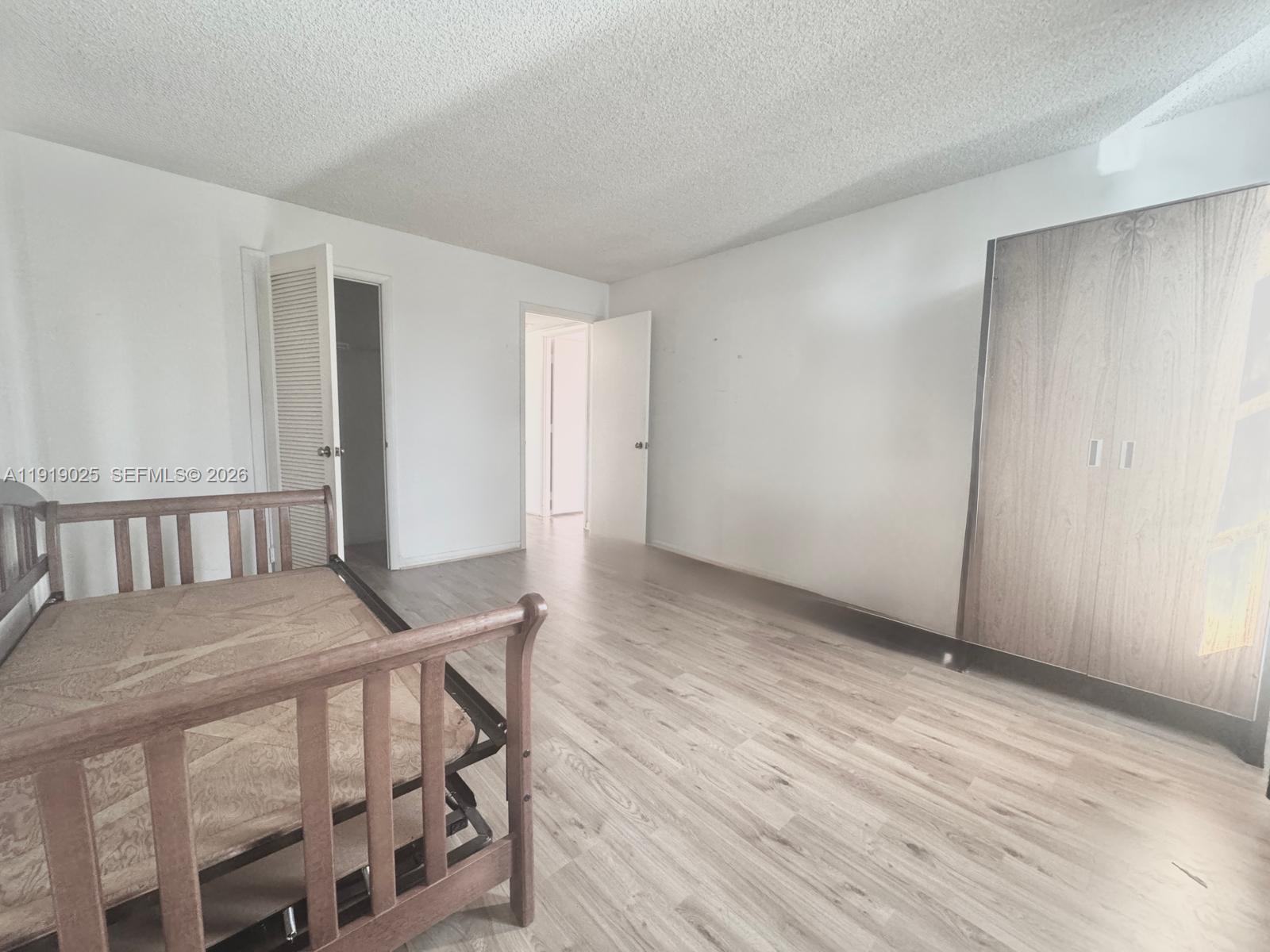 HALLMARK OF HOLLYWOOD CON - Residential