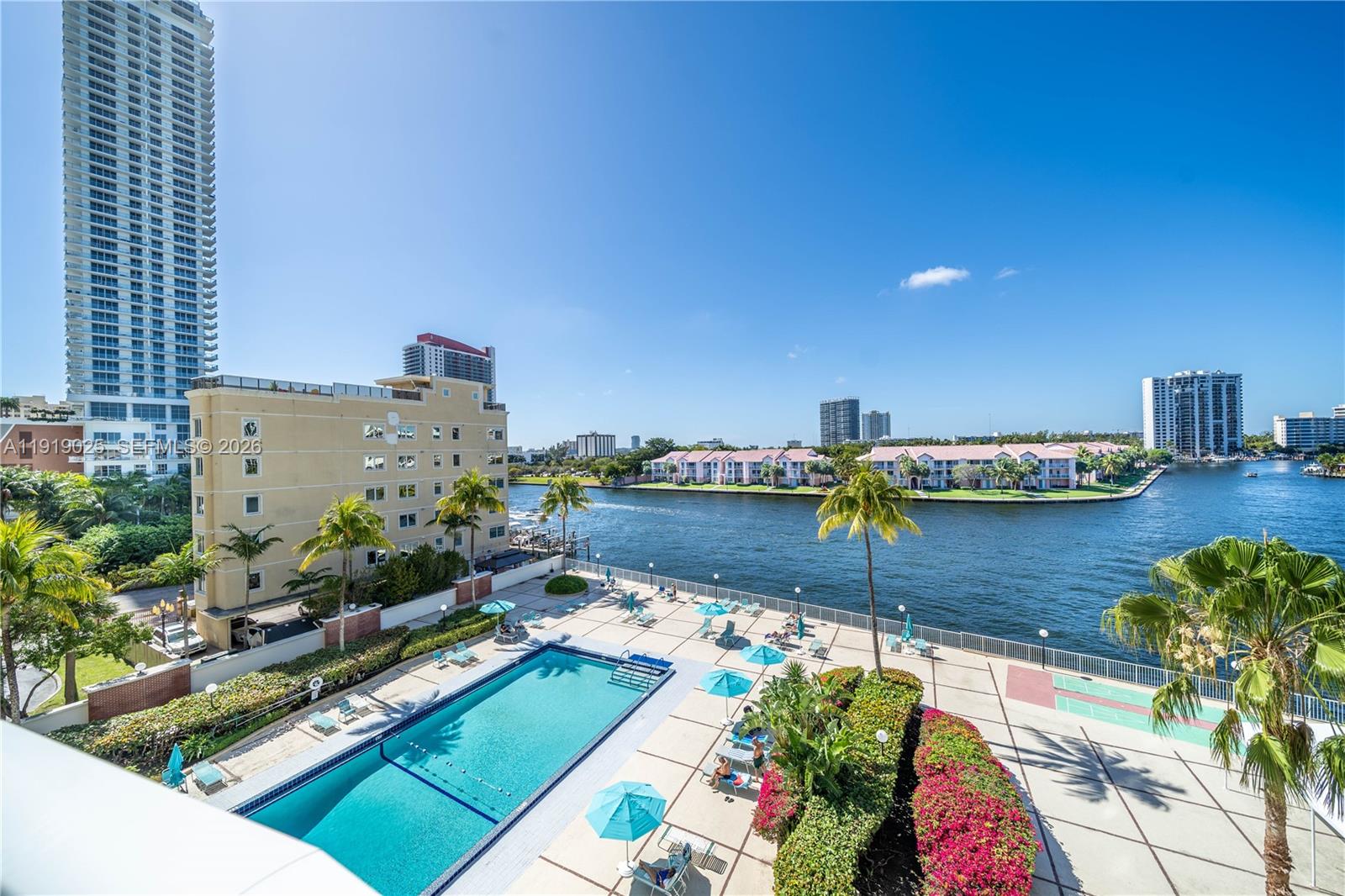 HALLMARK OF HOLLYWOOD CON - Residential