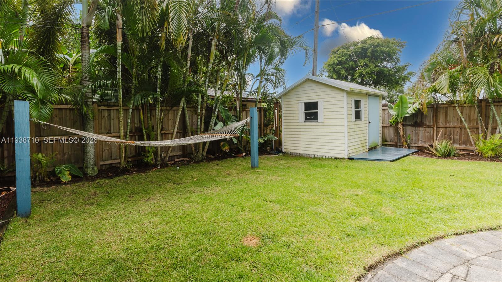 CENTRAL GOLF SEC OF HOLLY - Residential