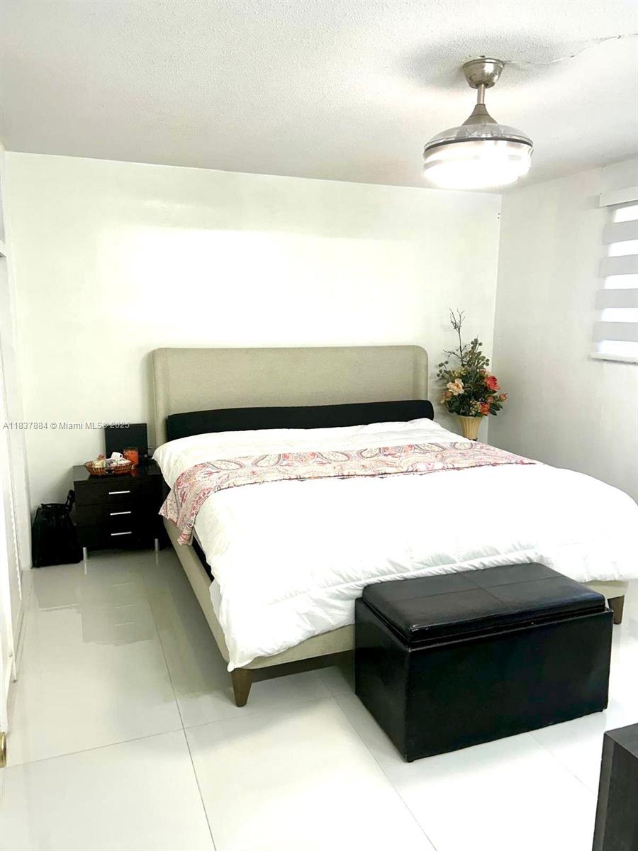 MAR-LEN GARDENS NO 10 COR - Residential