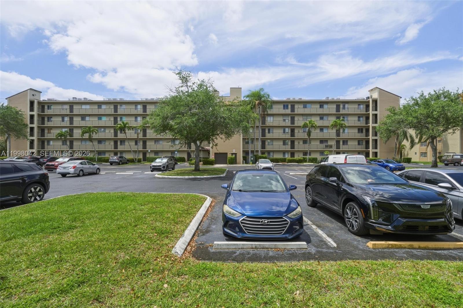 CASCADES OF LAUDERHILL 2 - Residential