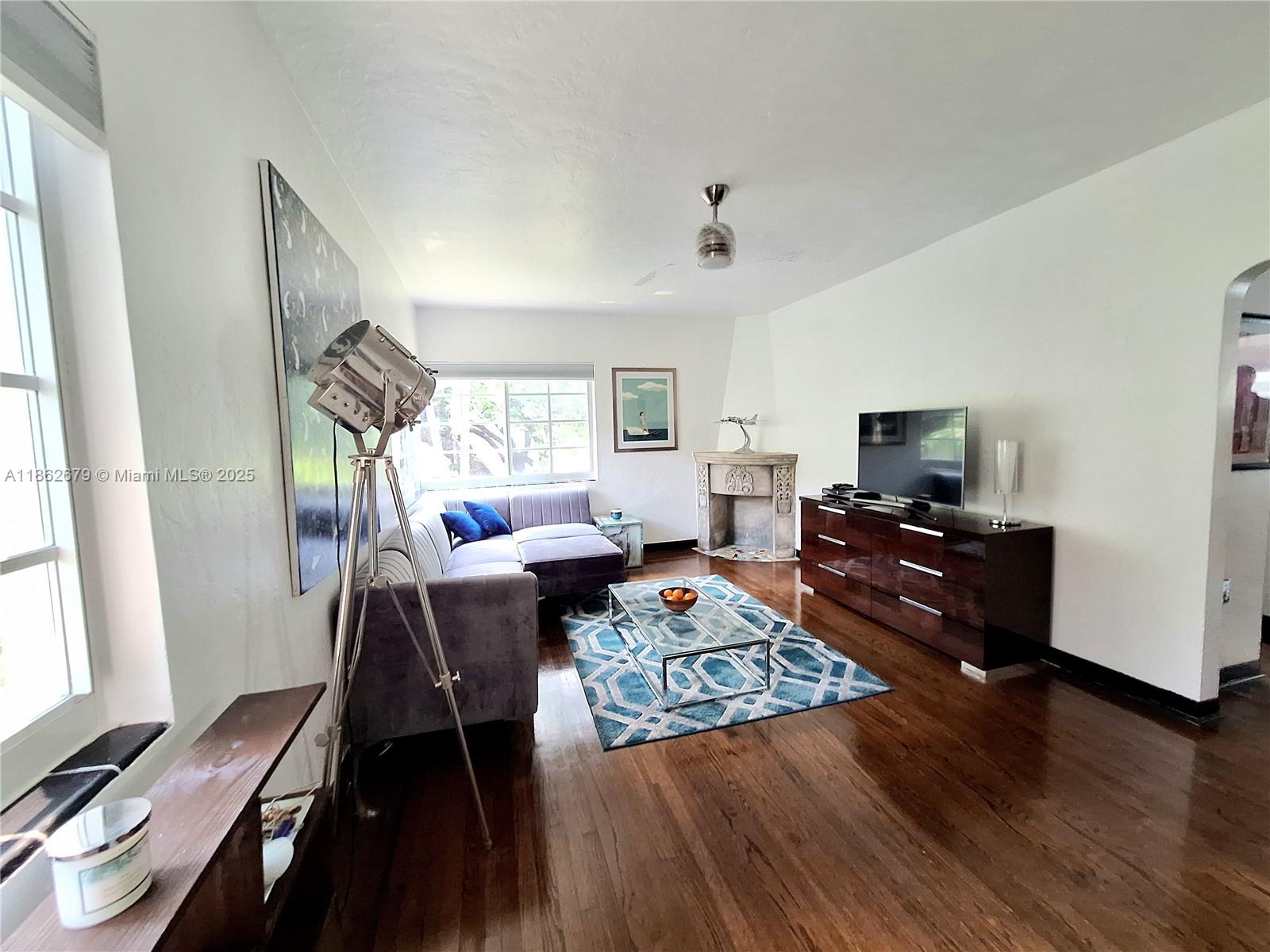 PARK VIEW HOUSE CONDOMINI - Residential Lease