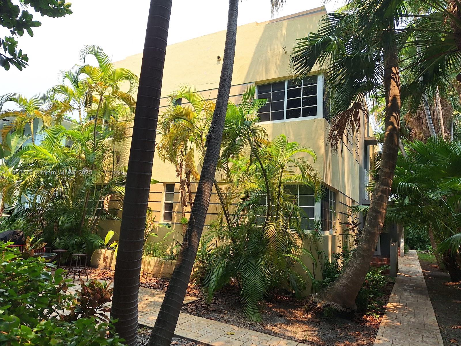 PARK VIEW HOUSE CONDOMINI - Residential Lease