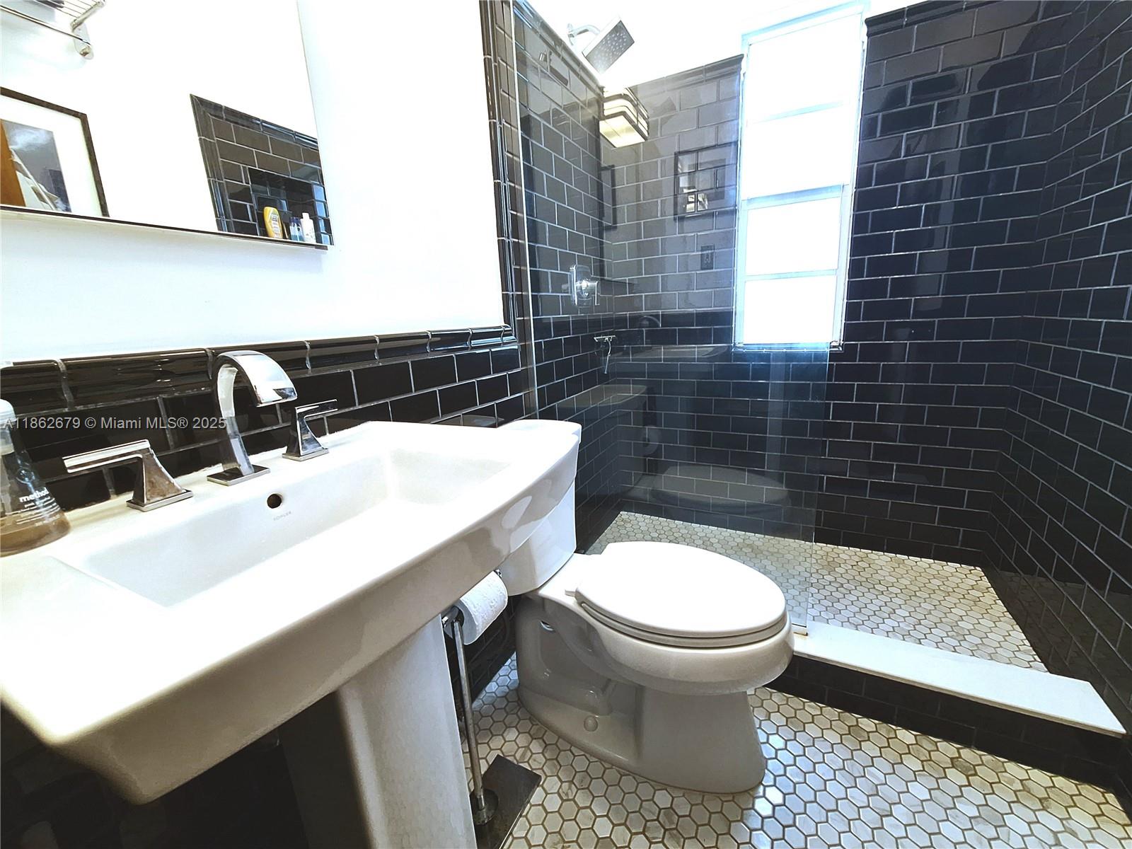 PARK VIEW HOUSE CONDOMINI - Residential Lease