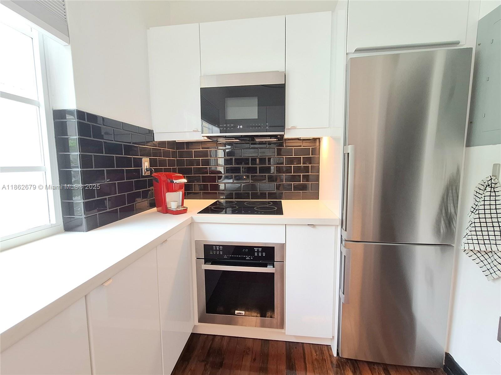 PARK VIEW HOUSE CONDOMINI - Residential Lease