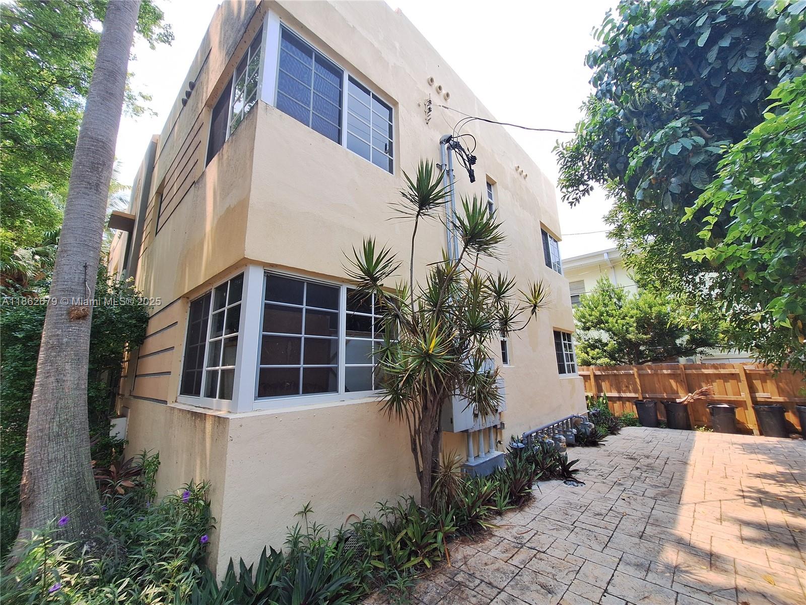 PARK VIEW HOUSE CONDOMINI - Residential Lease