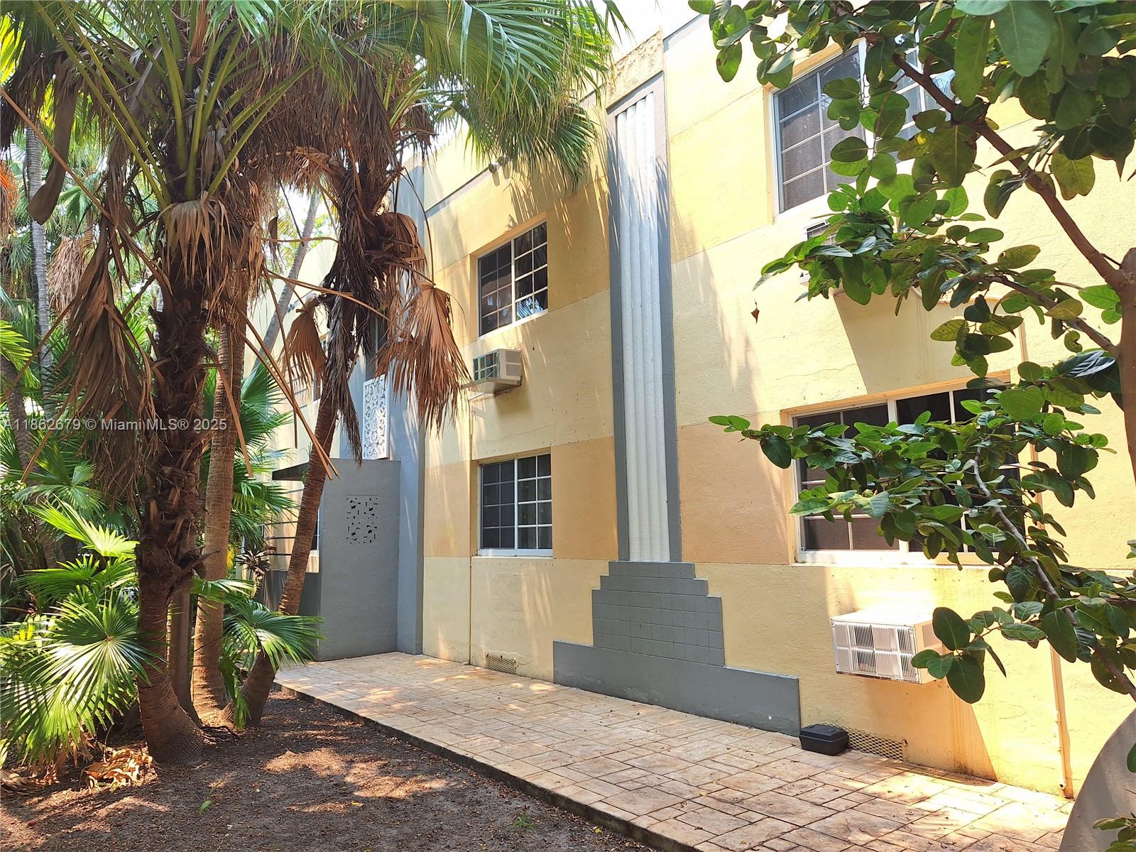 PARK VIEW HOUSE CONDOMINI - Residential Lease