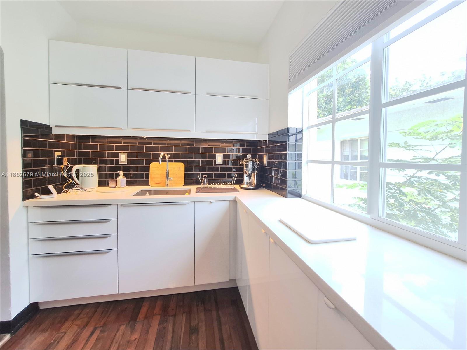 PARK VIEW HOUSE CONDOMINI - Residential Lease