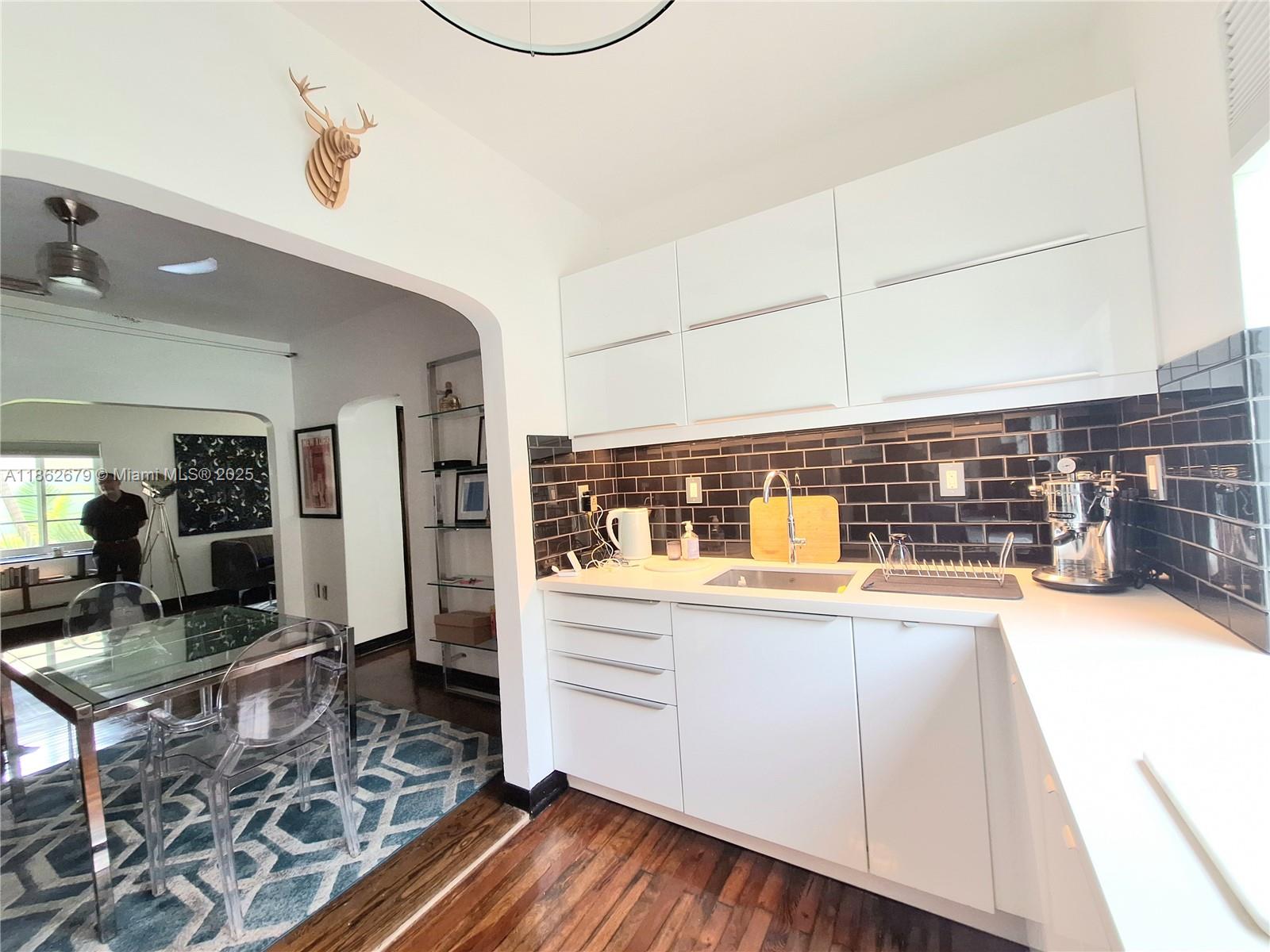 PARK VIEW HOUSE CONDOMINI - Residential Lease