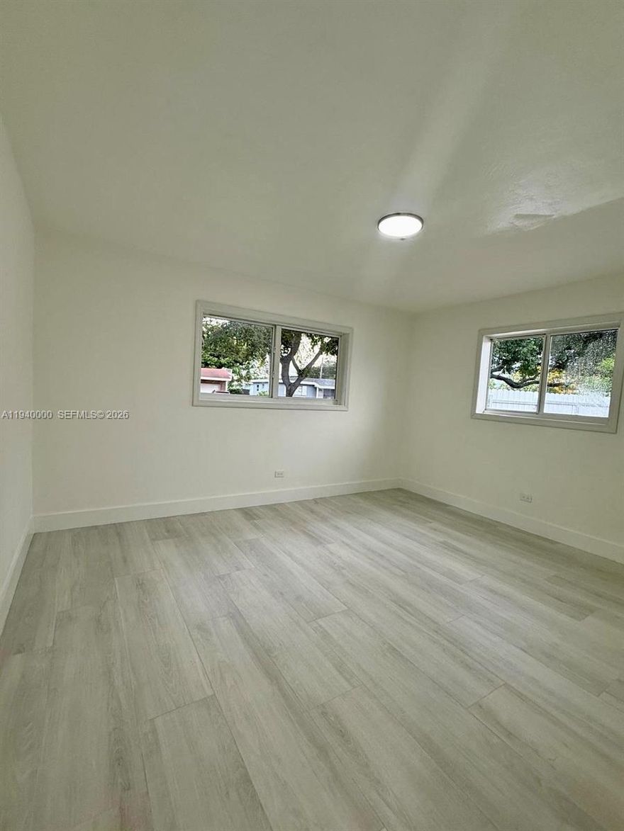 Studio ready to move in a desirable area. near expressways.