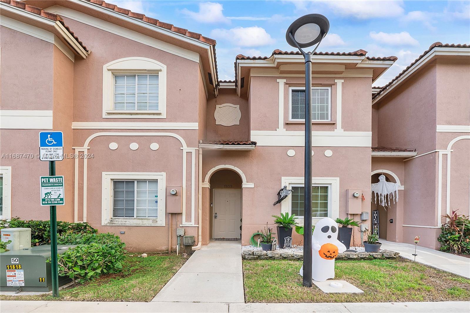7859 Catalina Cir 7859