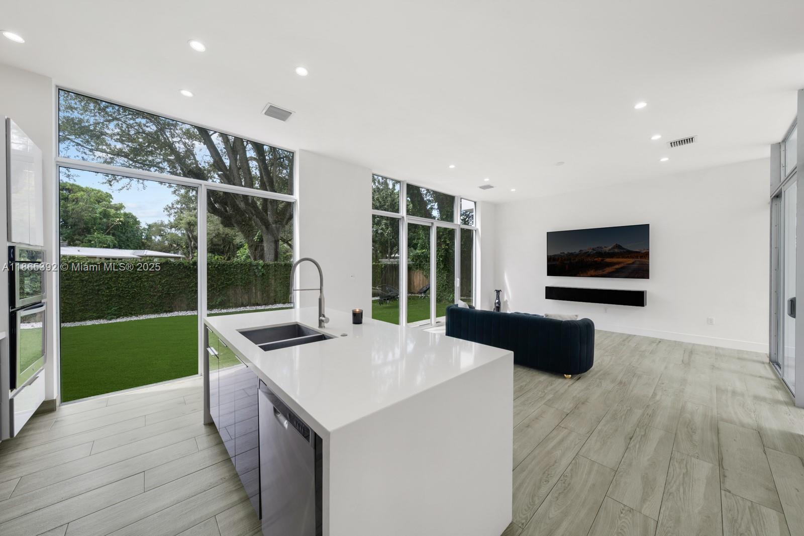 CORAL WAY HGTS - Residential