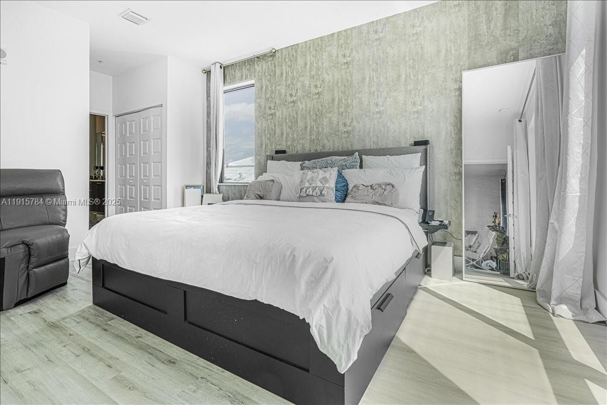 DOWNTOWN DORAL SOUTH PHAS - Residential