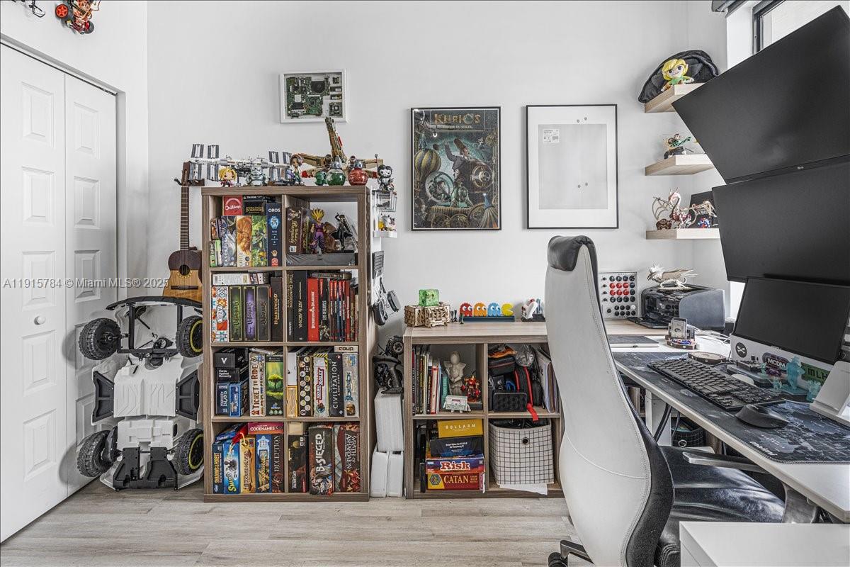 DOWNTOWN DORAL SOUTH PHAS - Residential