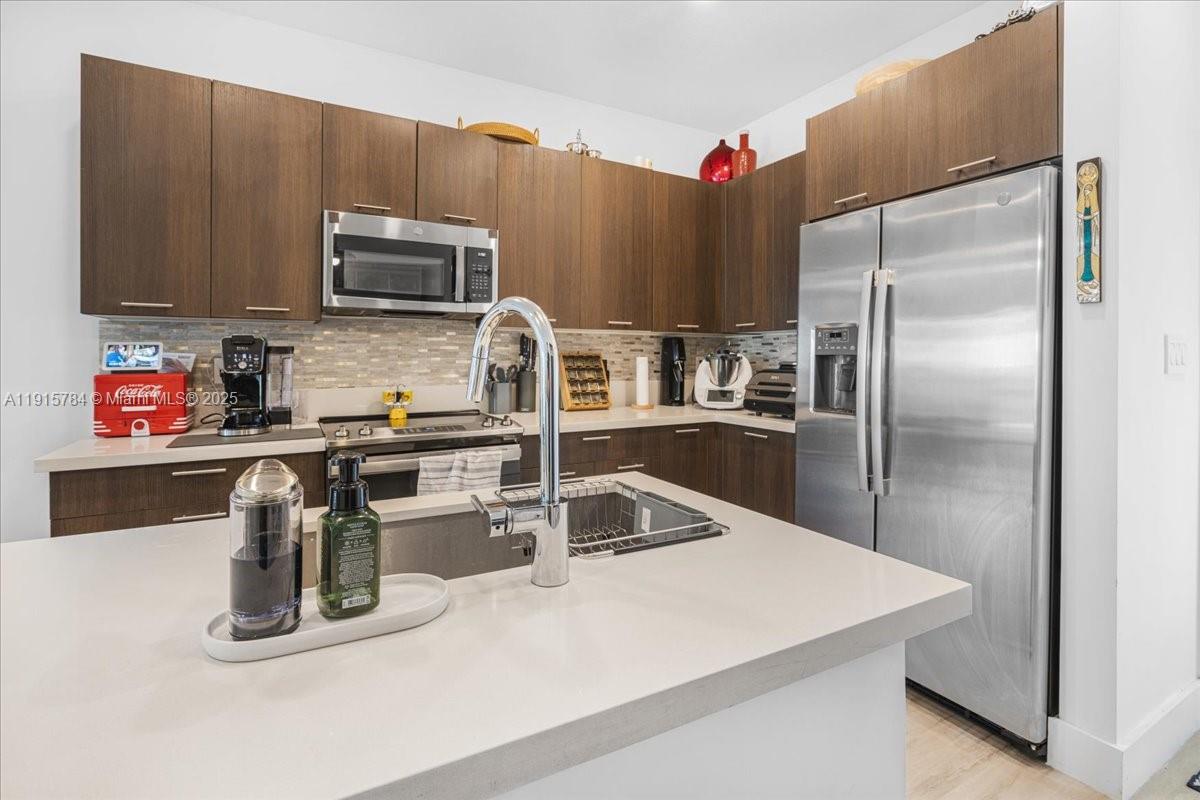 DOWNTOWN DORAL SOUTH PHAS - Residential