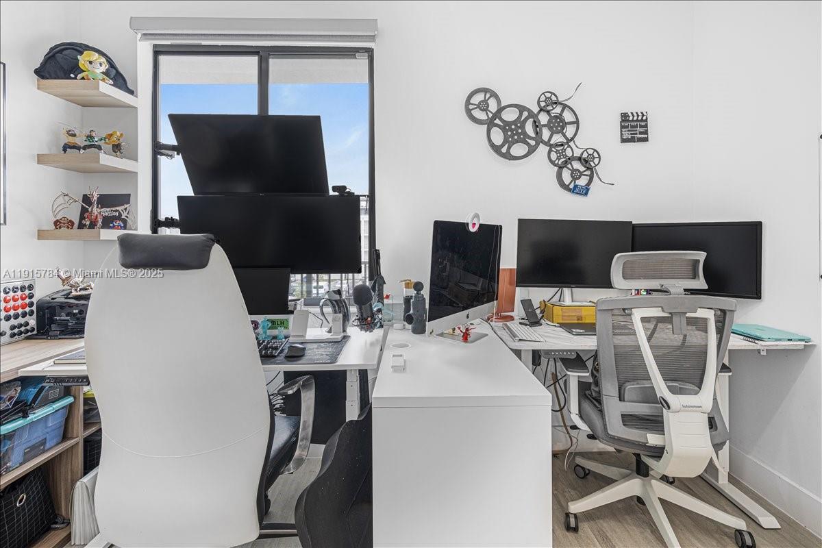 DOWNTOWN DORAL SOUTH PHAS - Residential