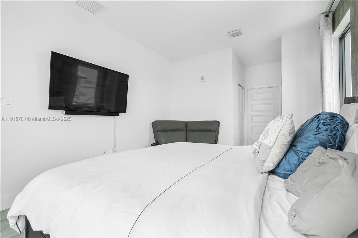 DOWNTOWN DORAL SOUTH PHAS - Residential