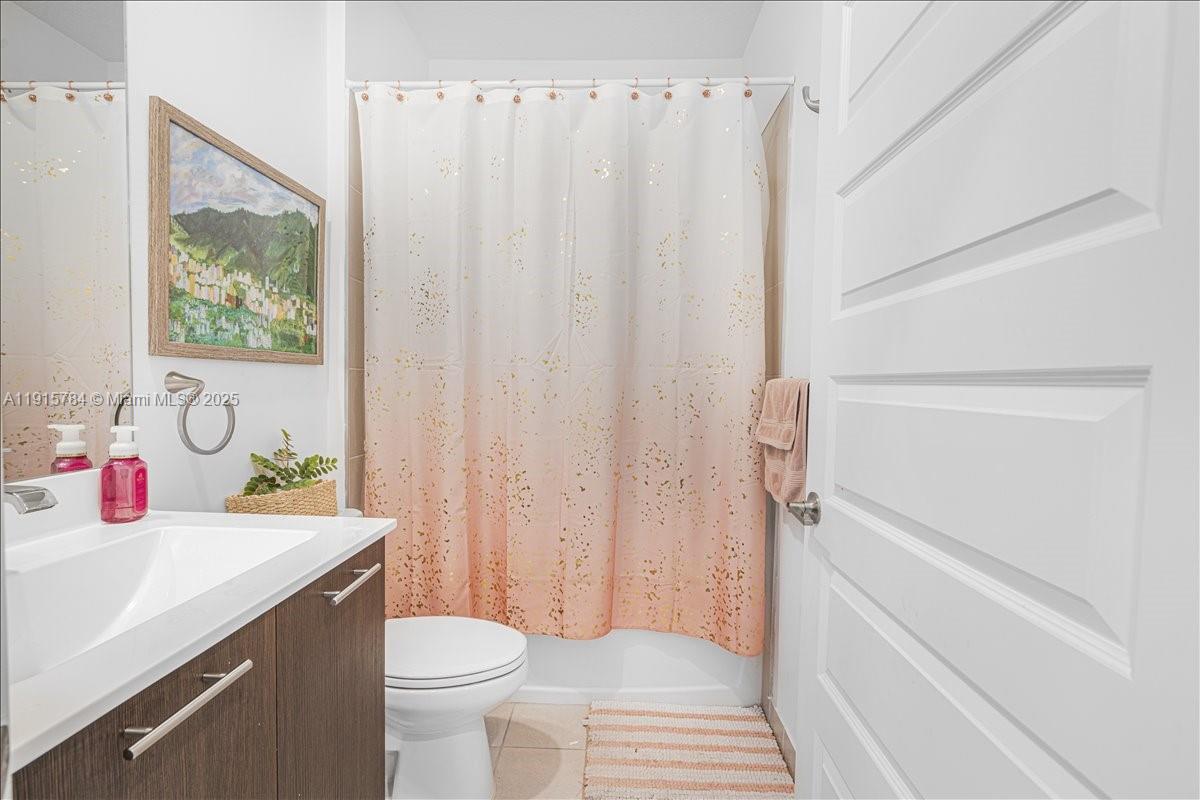 DOWNTOWN DORAL SOUTH PHAS - Residential