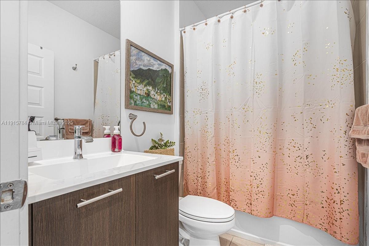 DOWNTOWN DORAL SOUTH PHAS - Residential