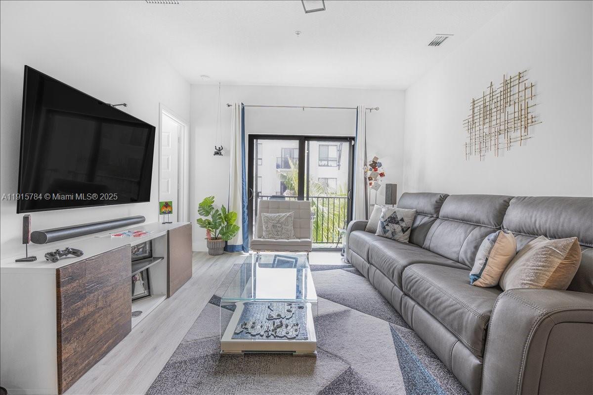 DOWNTOWN DORAL SOUTH PHAS - Residential