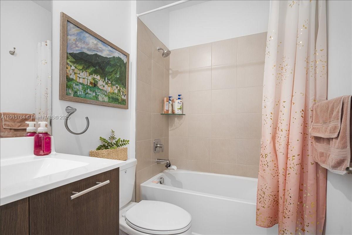 DOWNTOWN DORAL SOUTH PHAS - Residential