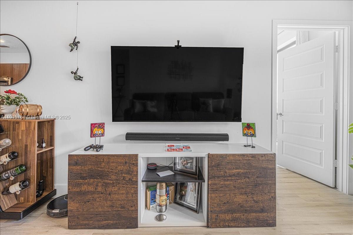 DOWNTOWN DORAL SOUTH PHAS - Residential