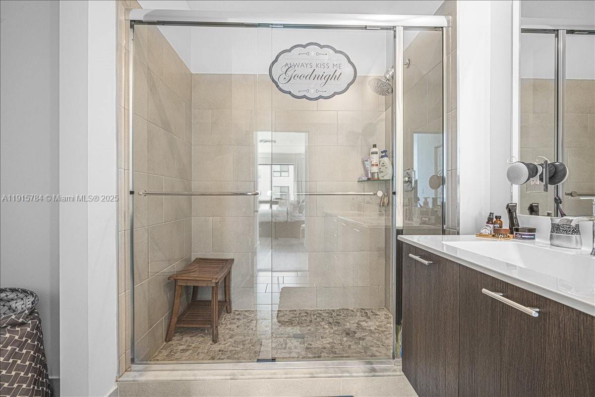 DOWNTOWN DORAL SOUTH PHAS - Residential