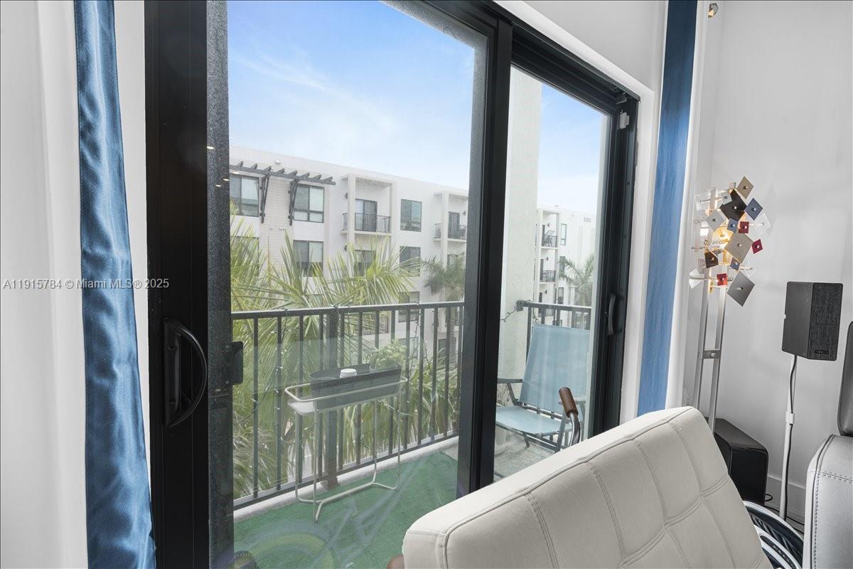 DOWNTOWN DORAL SOUTH PHAS - Residential