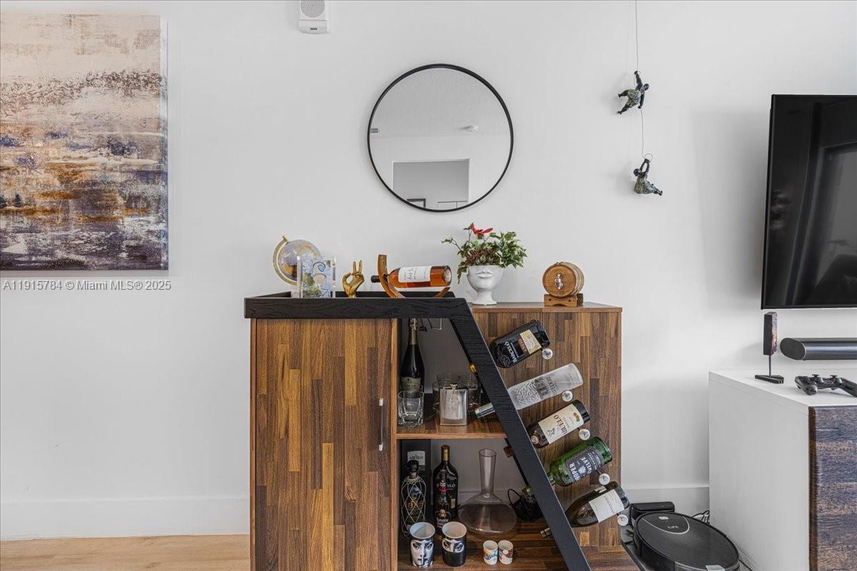 DOWNTOWN DORAL SOUTH PHAS - Residential