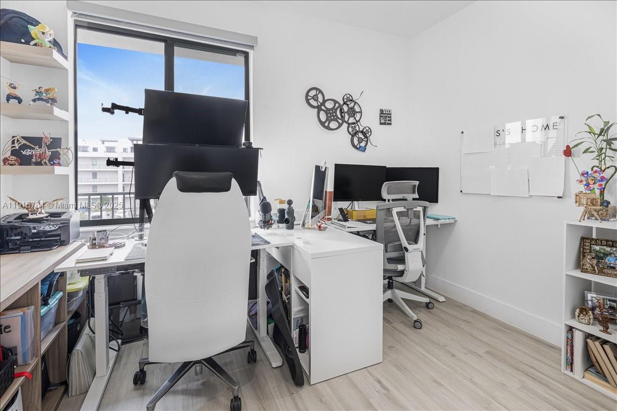 DOWNTOWN DORAL SOUTH PHAS - Residential