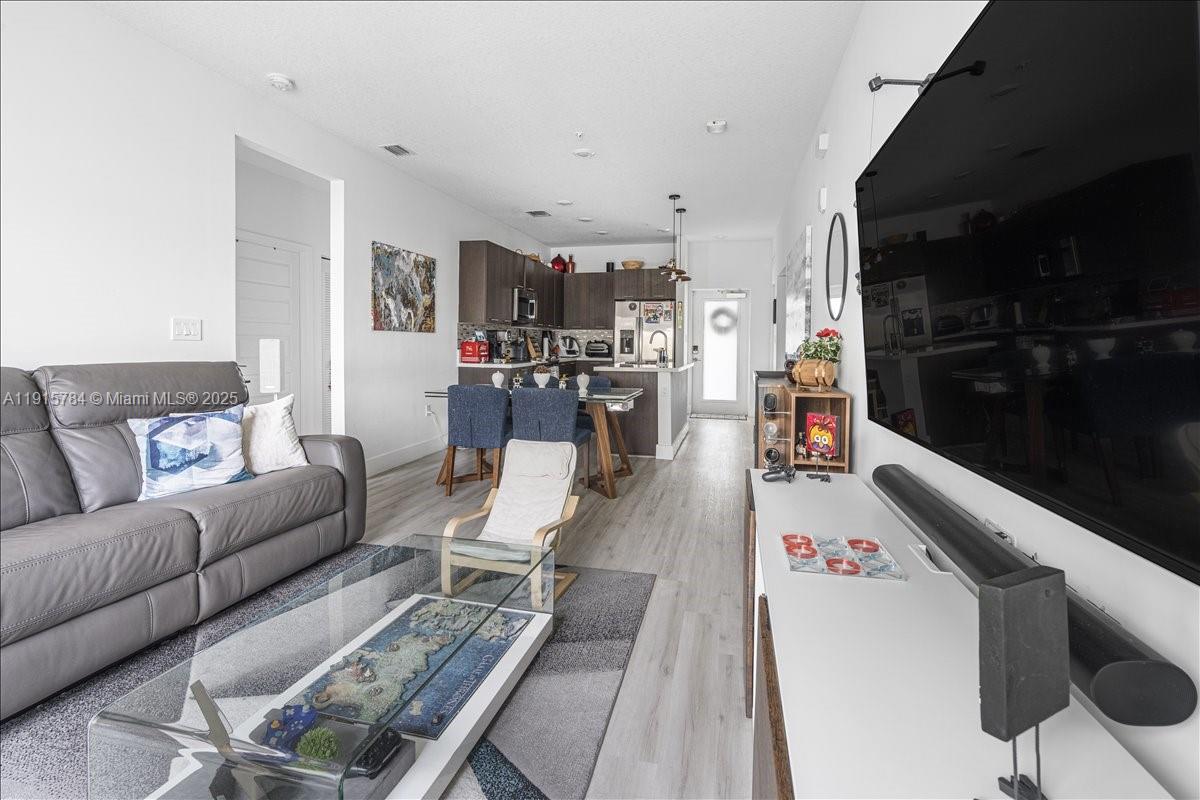 DOWNTOWN DORAL SOUTH PHAS - Residential