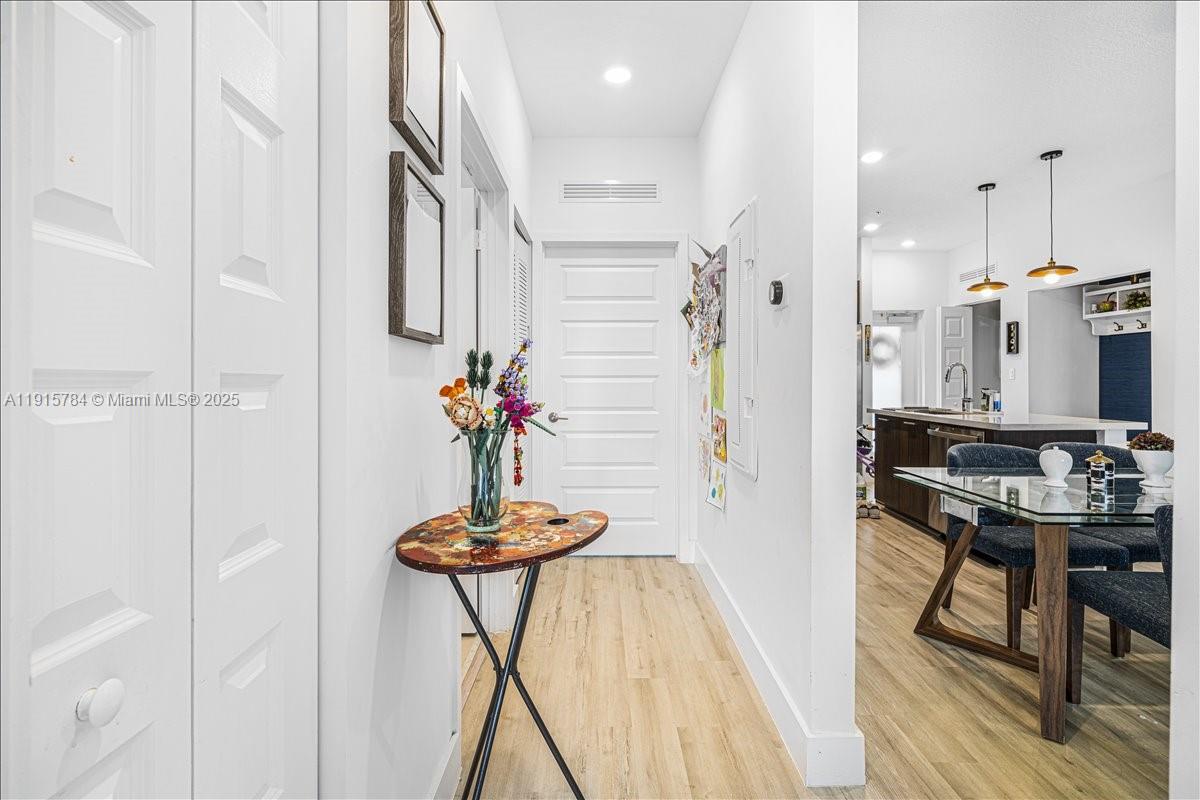 DOWNTOWN DORAL SOUTH PHAS - Residential