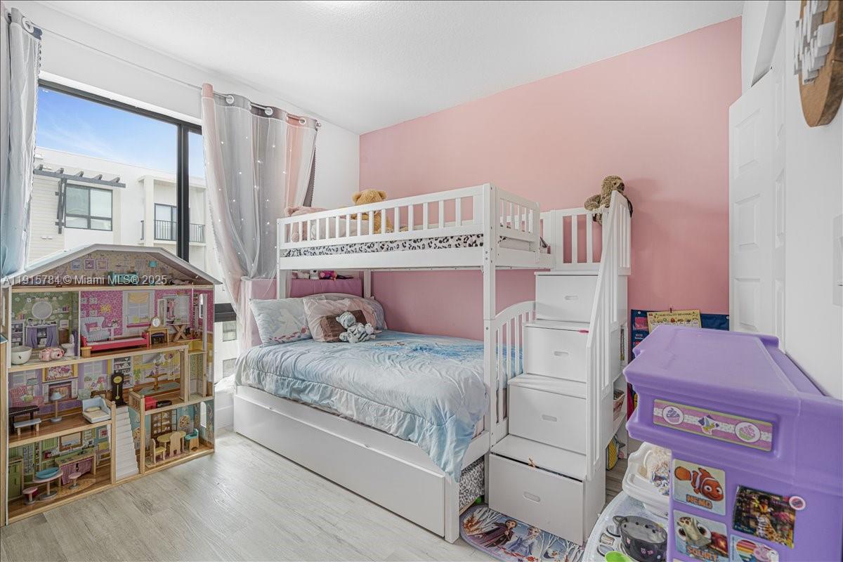 DOWNTOWN DORAL SOUTH PHAS - Residential