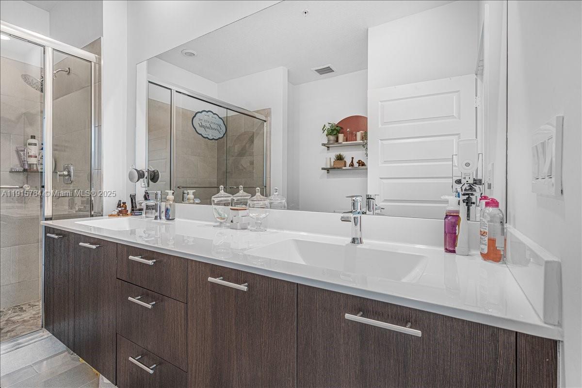 DOWNTOWN DORAL SOUTH PHAS - Residential