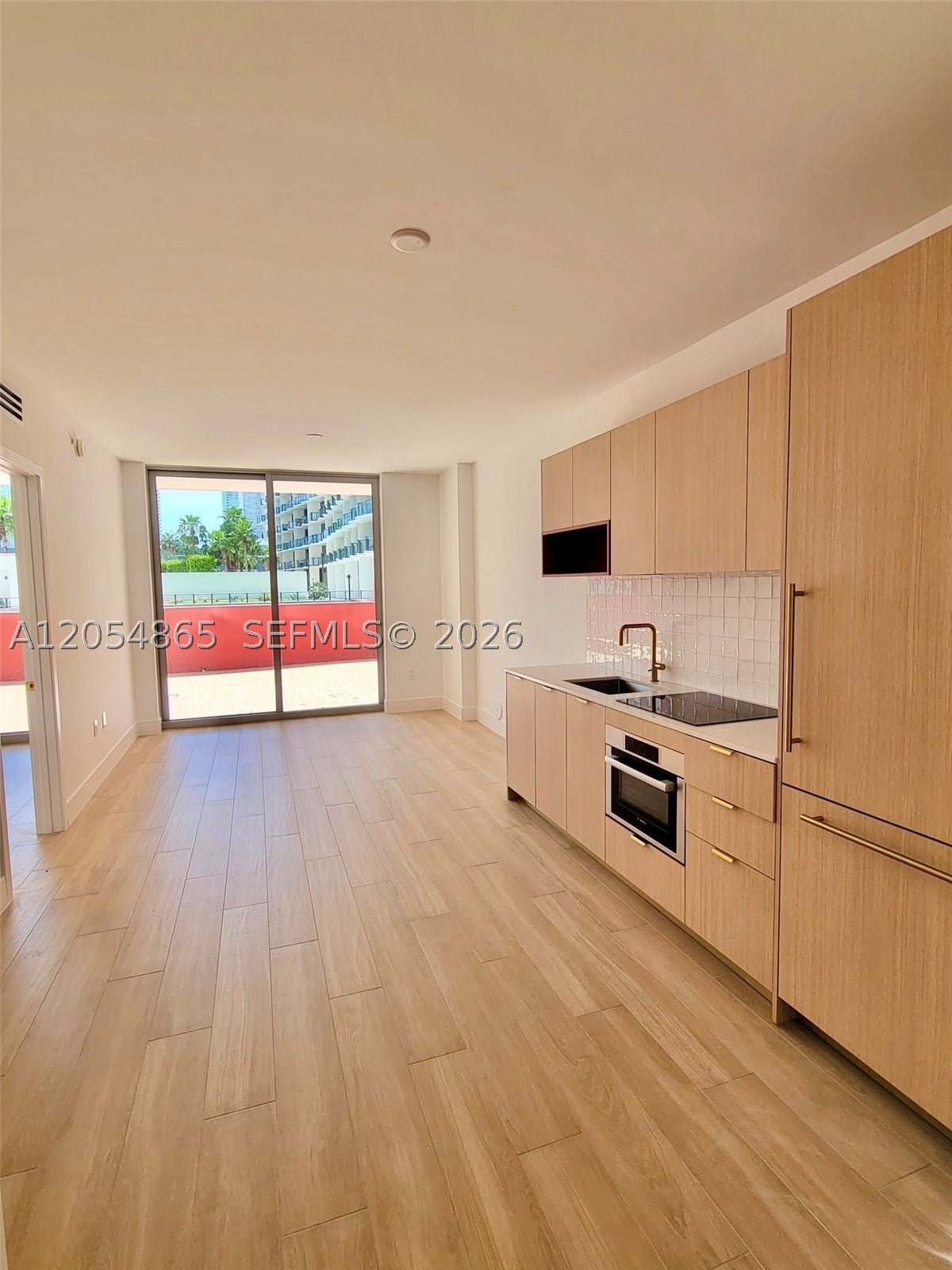 90 NE 32 ST 609