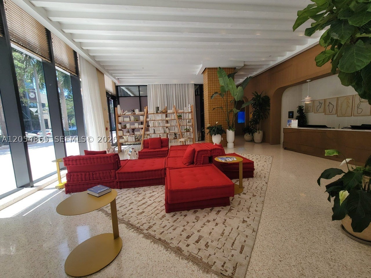 90 NE 32 ST 609