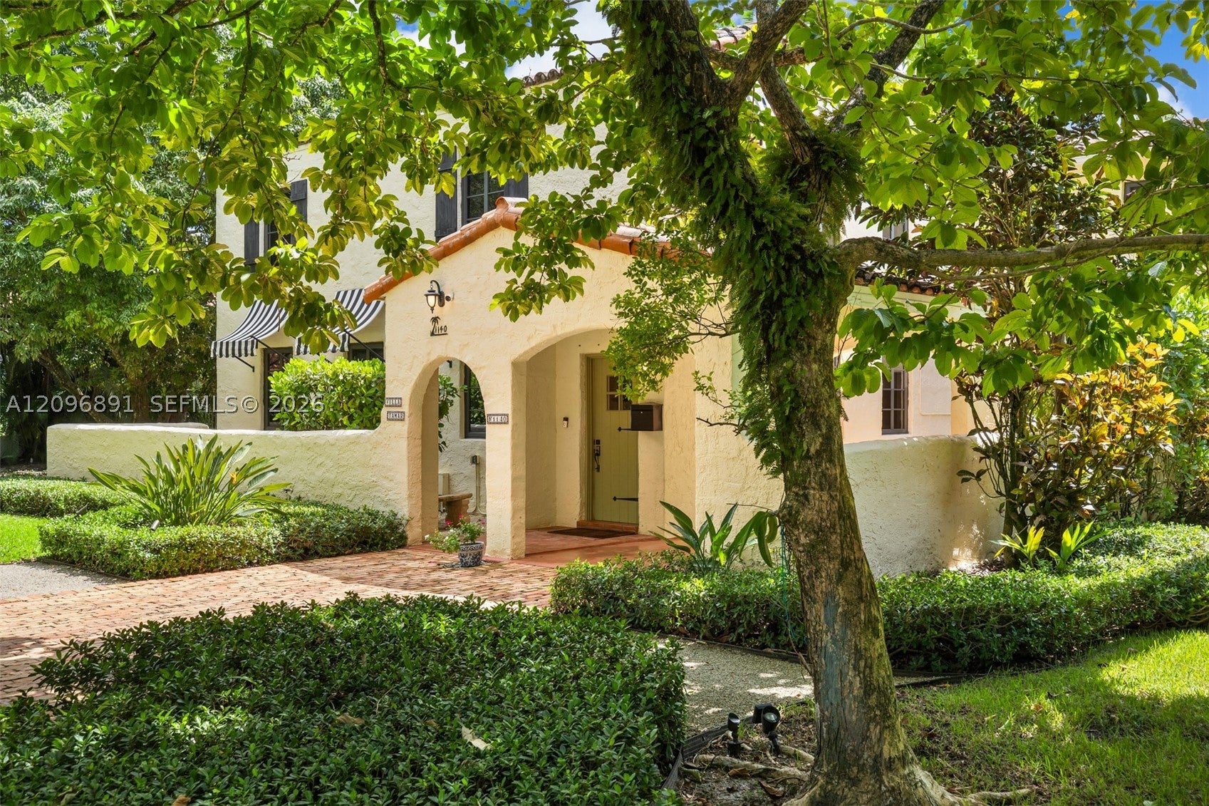 1140 Asturia Ave, Coral Gables, FL, 33134/$4,200,000 4 1140 Asturia Ave