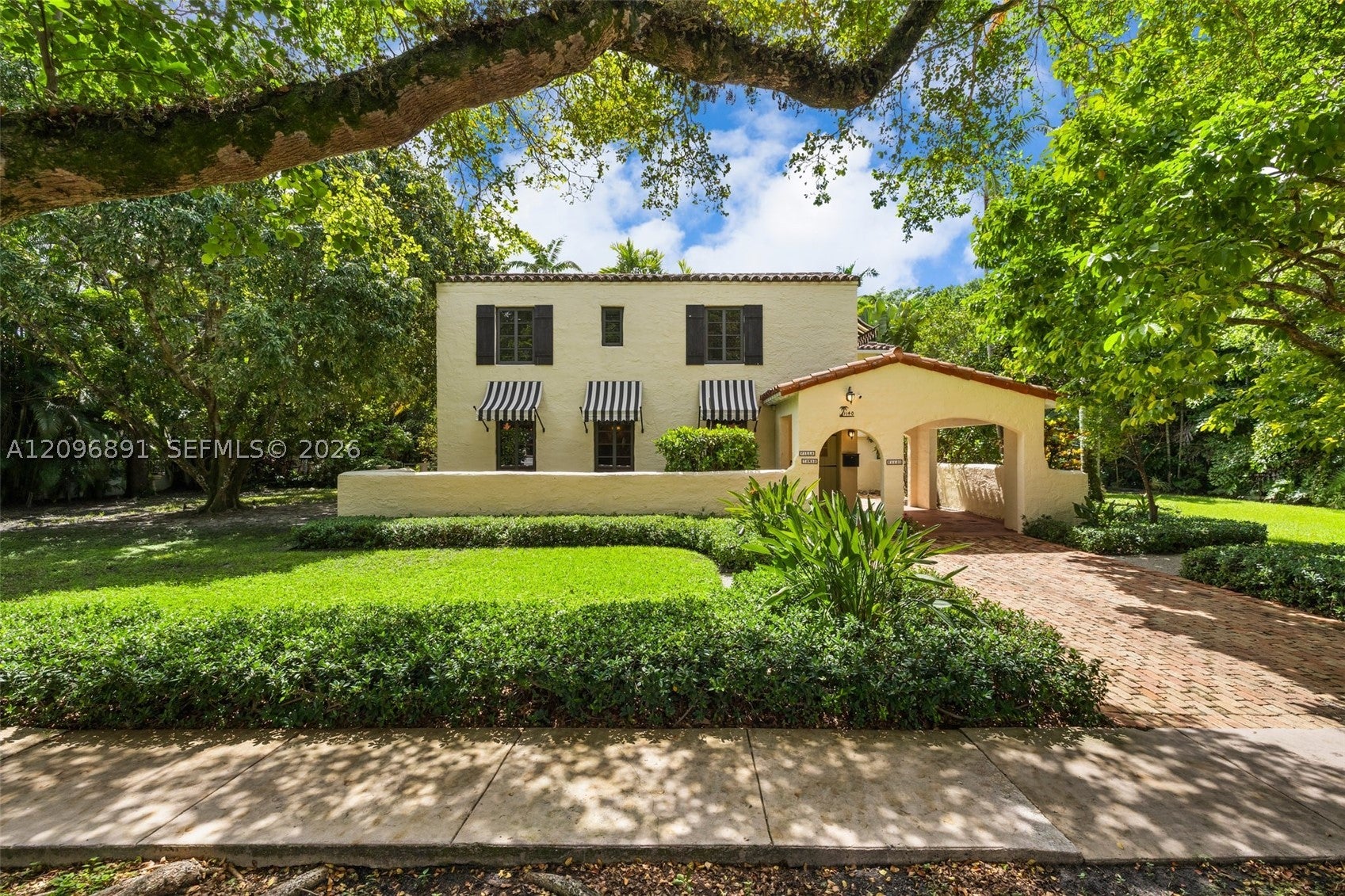 1140 Asturia Ave, Coral Gables, FL, 33134/$4,200,000 2 1140 Asturia Ave